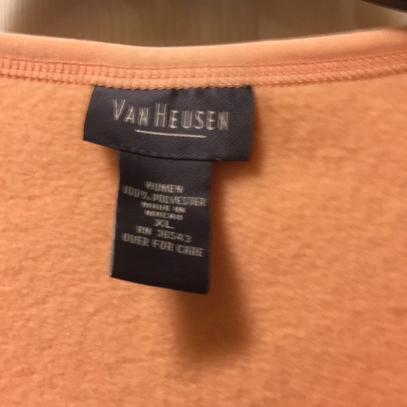 Slight used Van Heusen v-Neck fleece - Picture 2 of 5